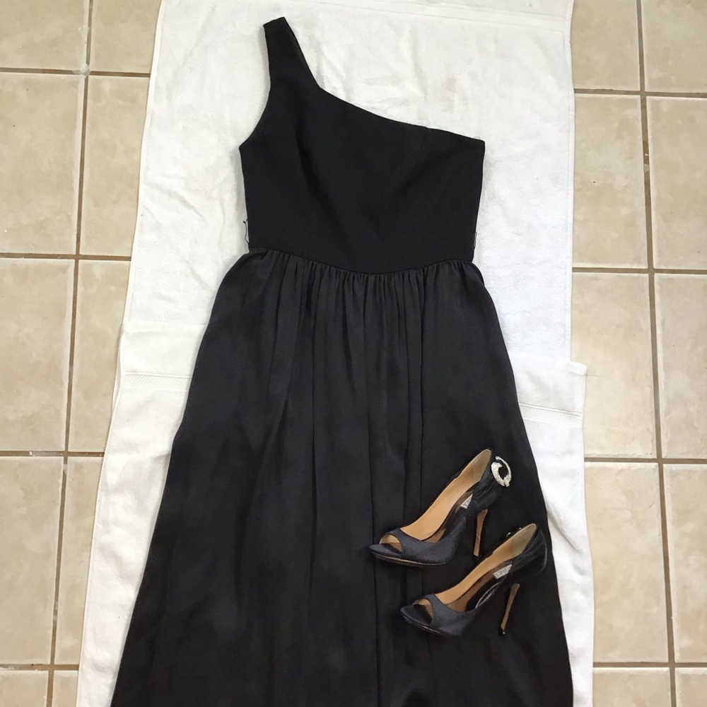 White Vera Wang Women’s Elegant Sofiscicate Black One Shoulder Maxi Dress Size 8 - Picture 2 of 15